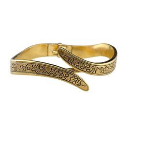 Decorative Gold-Tone Hinged Bracelet With Floral Engraved Design Fashion Jewelry